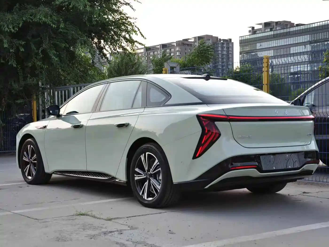 2026 Hongqi EH7