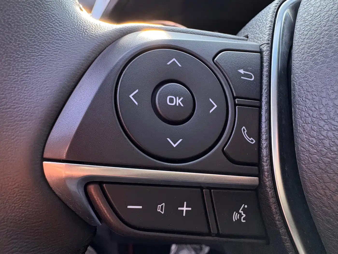 Toyota Camry 2022 2.0S Knight Edition фото 23
