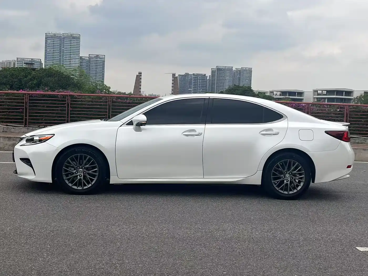 Lexus ES 2017 200 30th Anniversary Edition фото 4