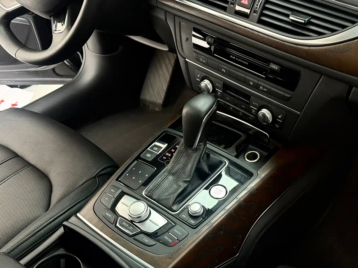 Фото 15 - Audi A6L