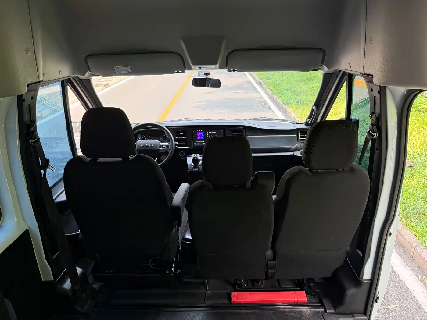 Jiangling JMC Fushun 2025 2025 Model 2.0T 8AT Diesel Short Wheelbase Medium Roof Commercial MPV 5/6 Seats