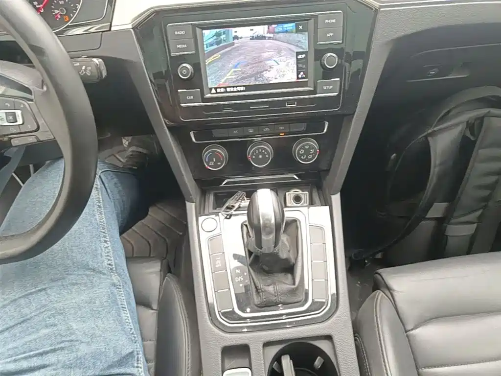 Volkswagen Magotan 2018 330TSI DSG Leading фото 14