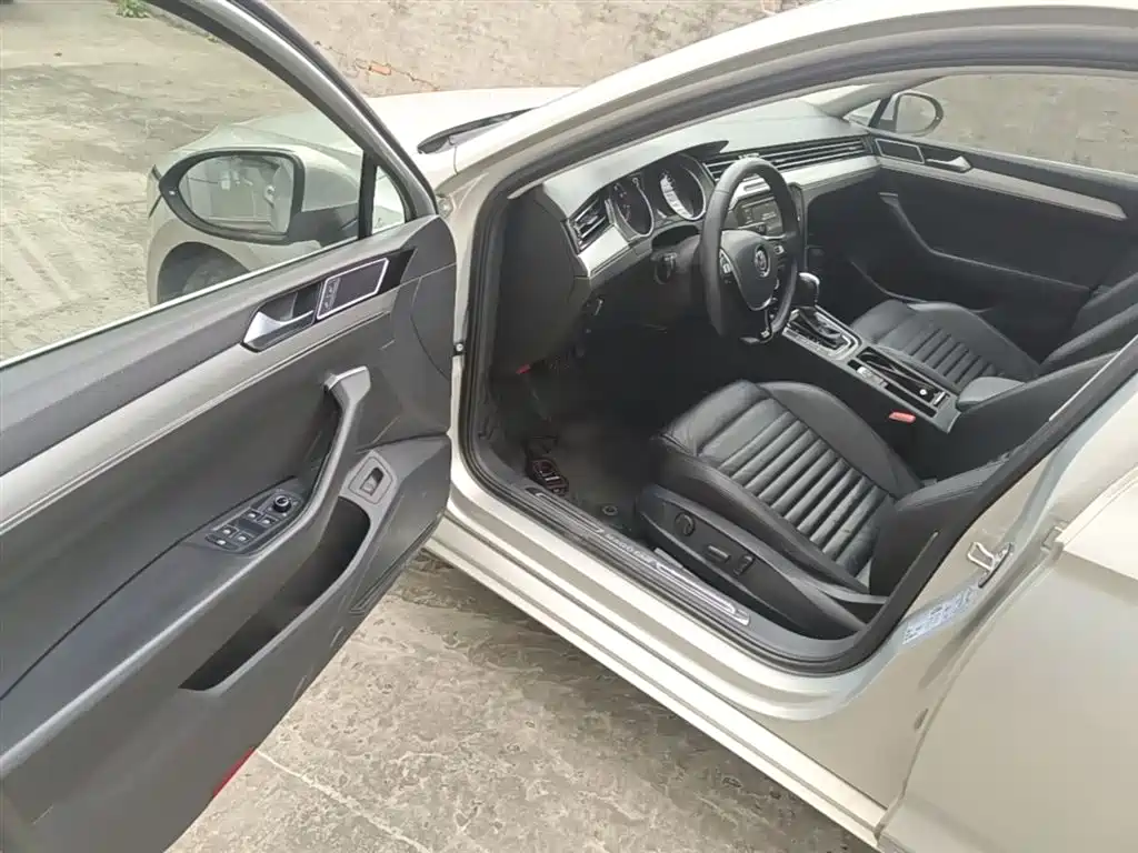 Volkswagen Magotan 2018 330TSI DSG Leading фото 16
