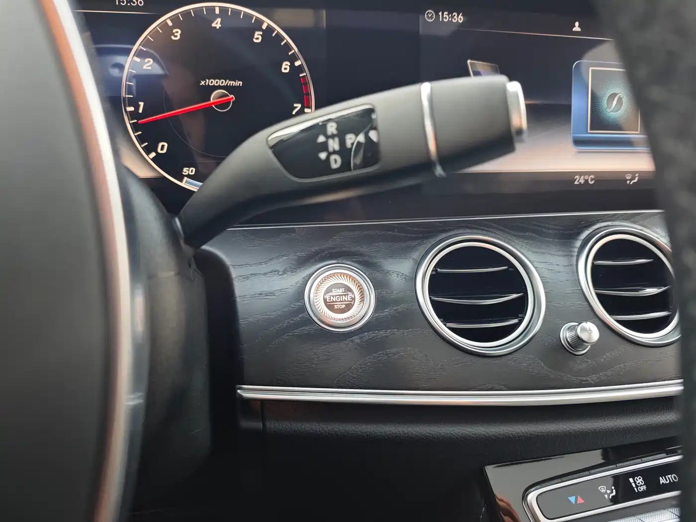 Mercedes-Benz E-Class 2016 E 200 L Sport Type фото 18