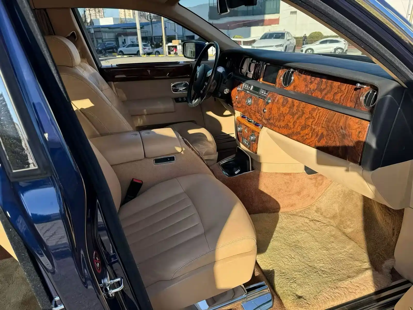 Фото 4 - Rolls-Royce Phantom