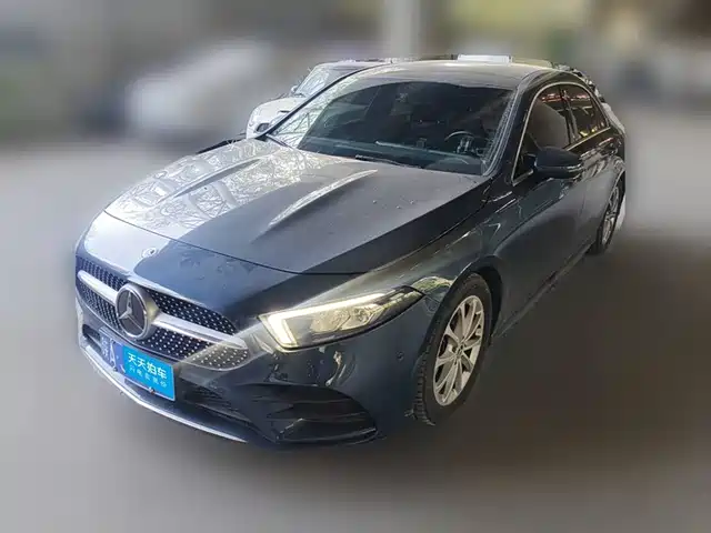 Mercedes-Benz A-Class 2019 A 200 L Sport Sedan — фото 1