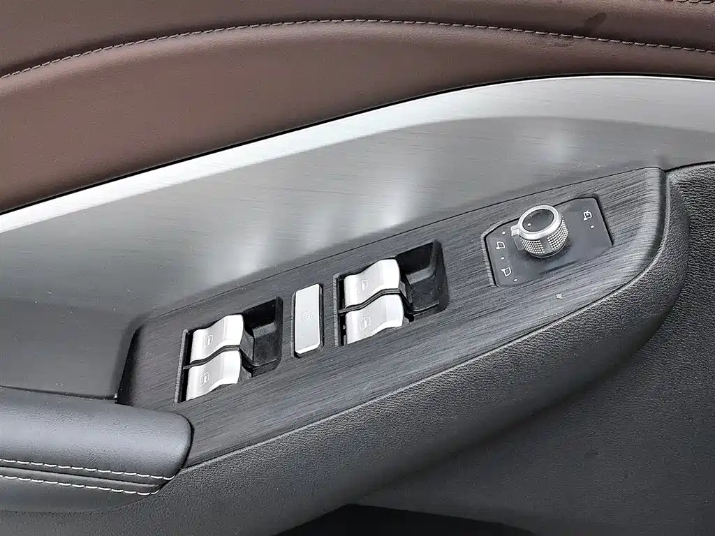 WEI PAI WEI BRAND VV6