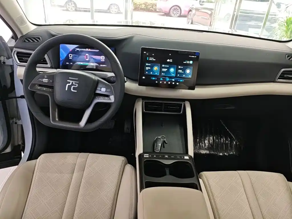 BYD Yuan UP 2026 2025 Model 301KM Navigator