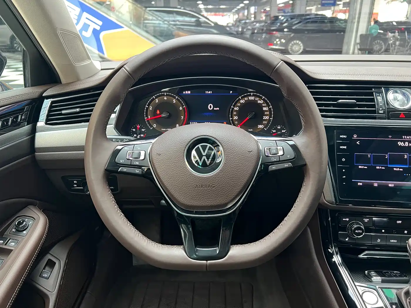 Volkswagen Phideon 2021 380TSI Luxury Edition фото 13