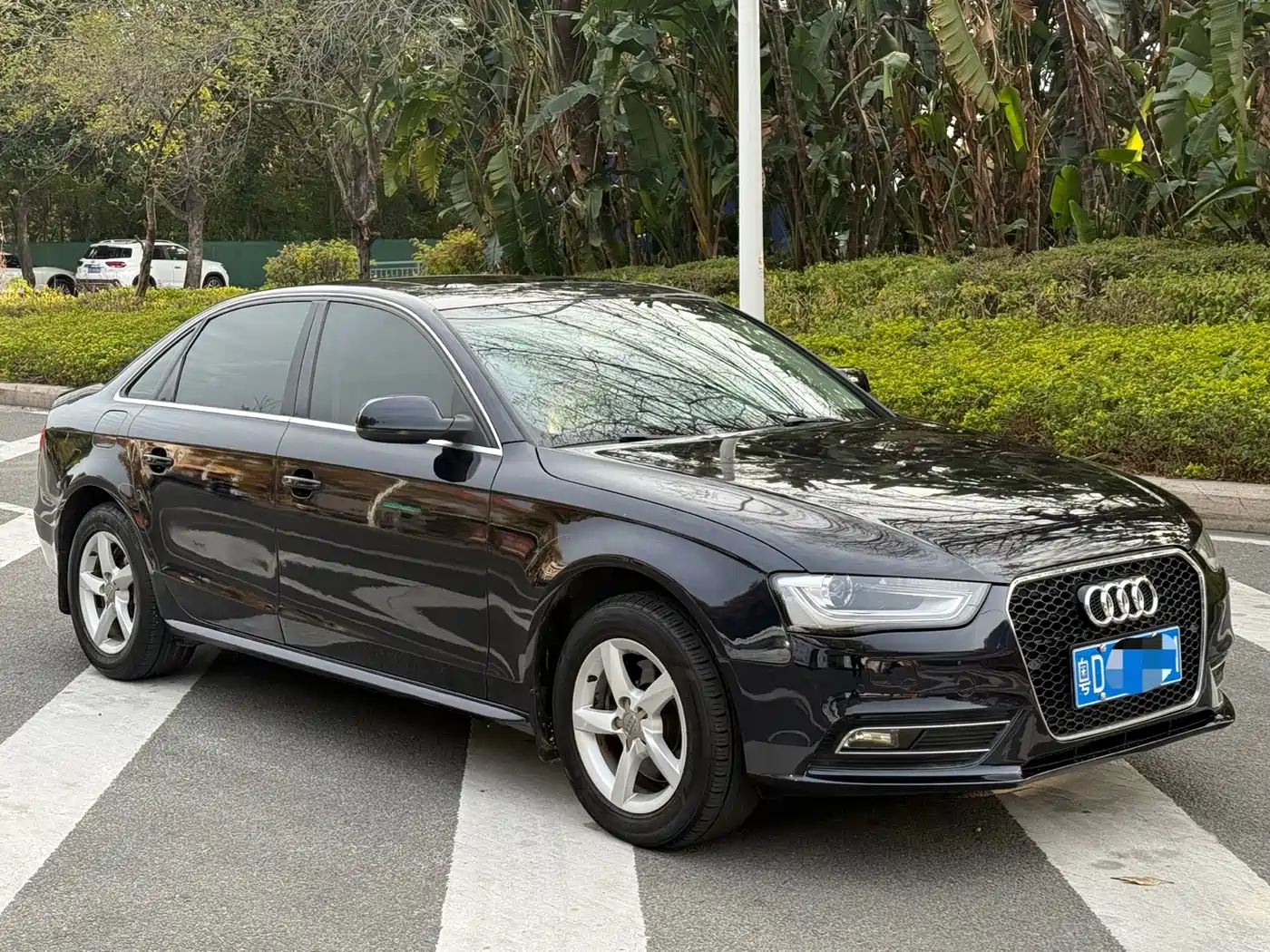 Audi A4L 2013 35 TFSI Automatic Standard фото 3