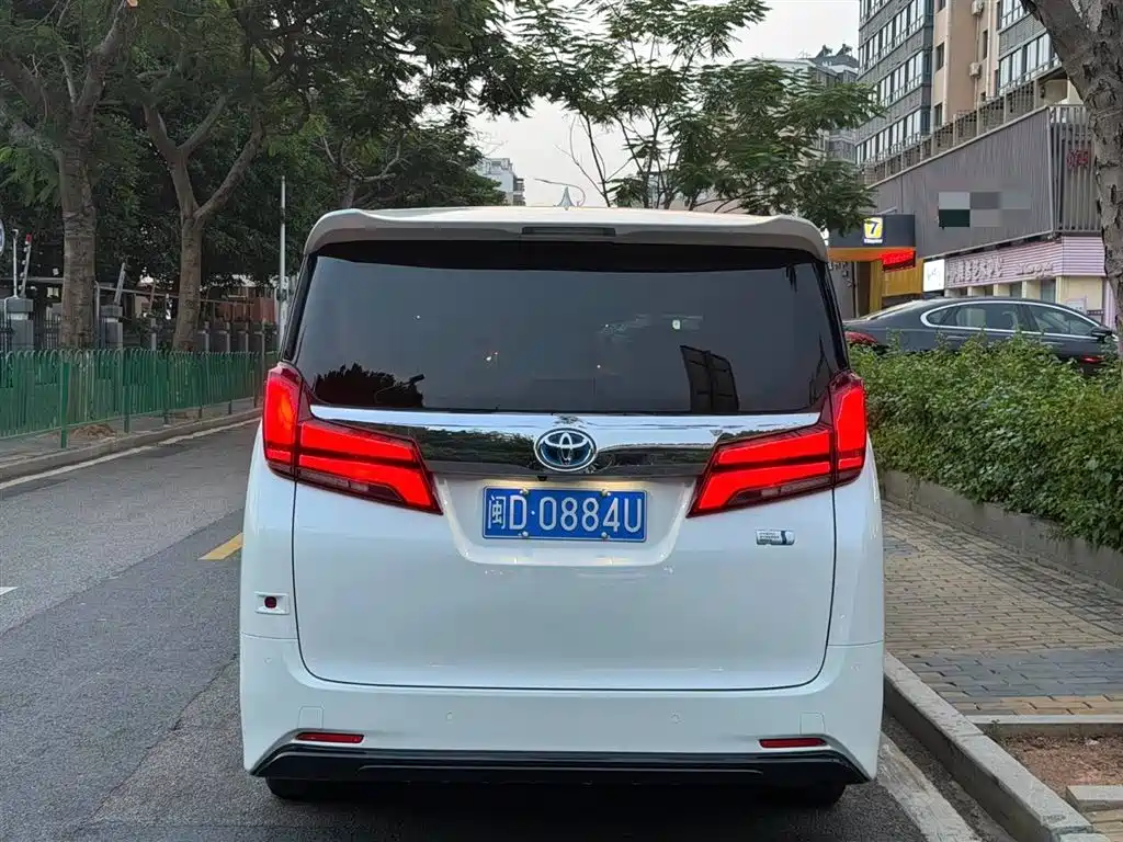 Toyota Alphard 2021 Hybrid 2.5L Luxury фото 18