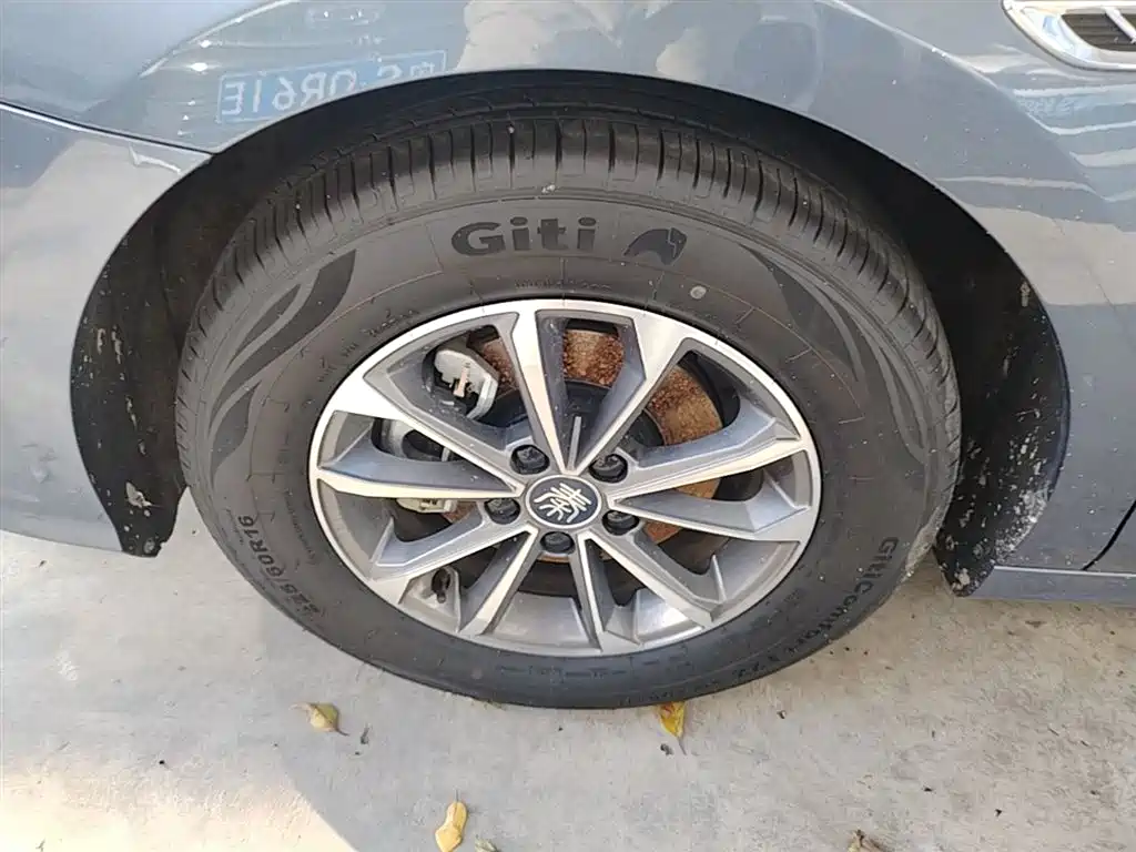 BYD Qin PLUS 2024 Glory Edition DM-i 55KM Leading фото 22