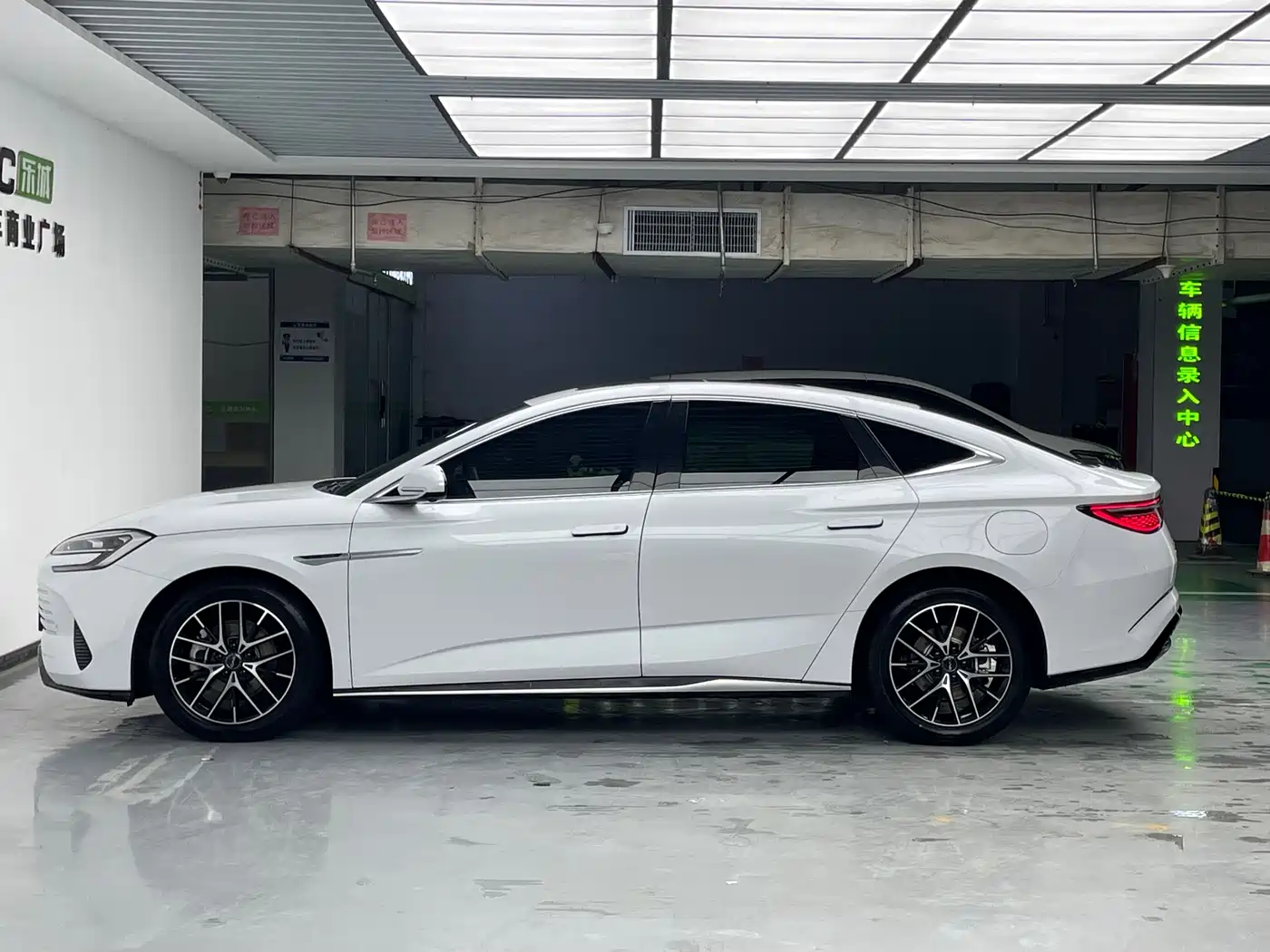 BYD Seal 2023 DM-i 1.5L 121km Premium фото 7
