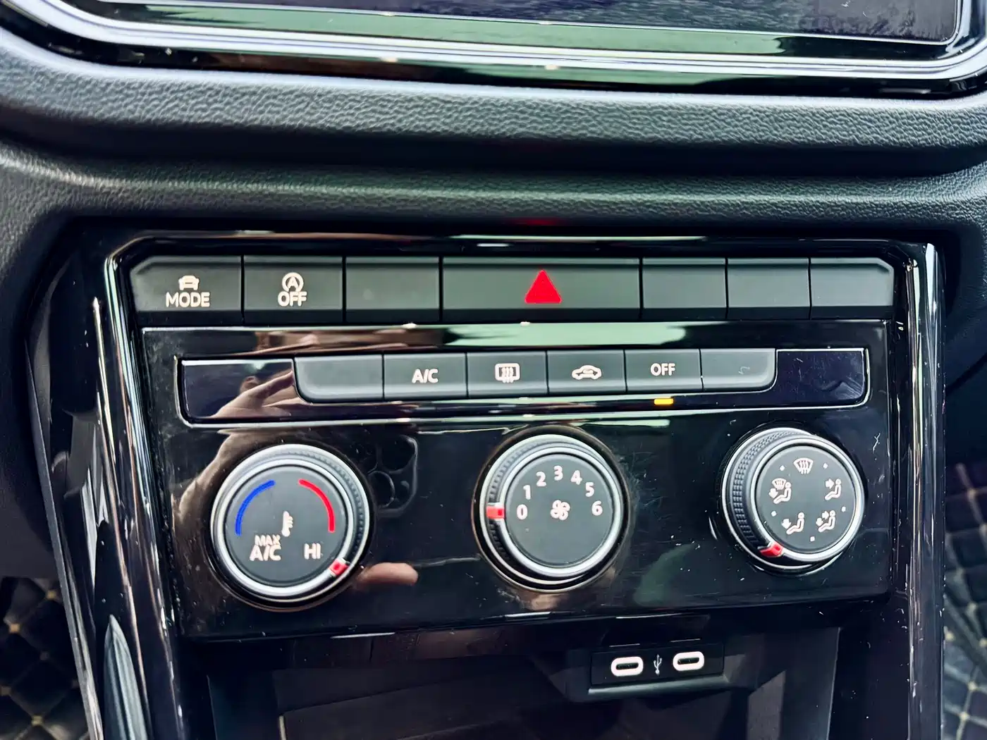 VOLKSWAGEN T ROC EXPLORING SONGS