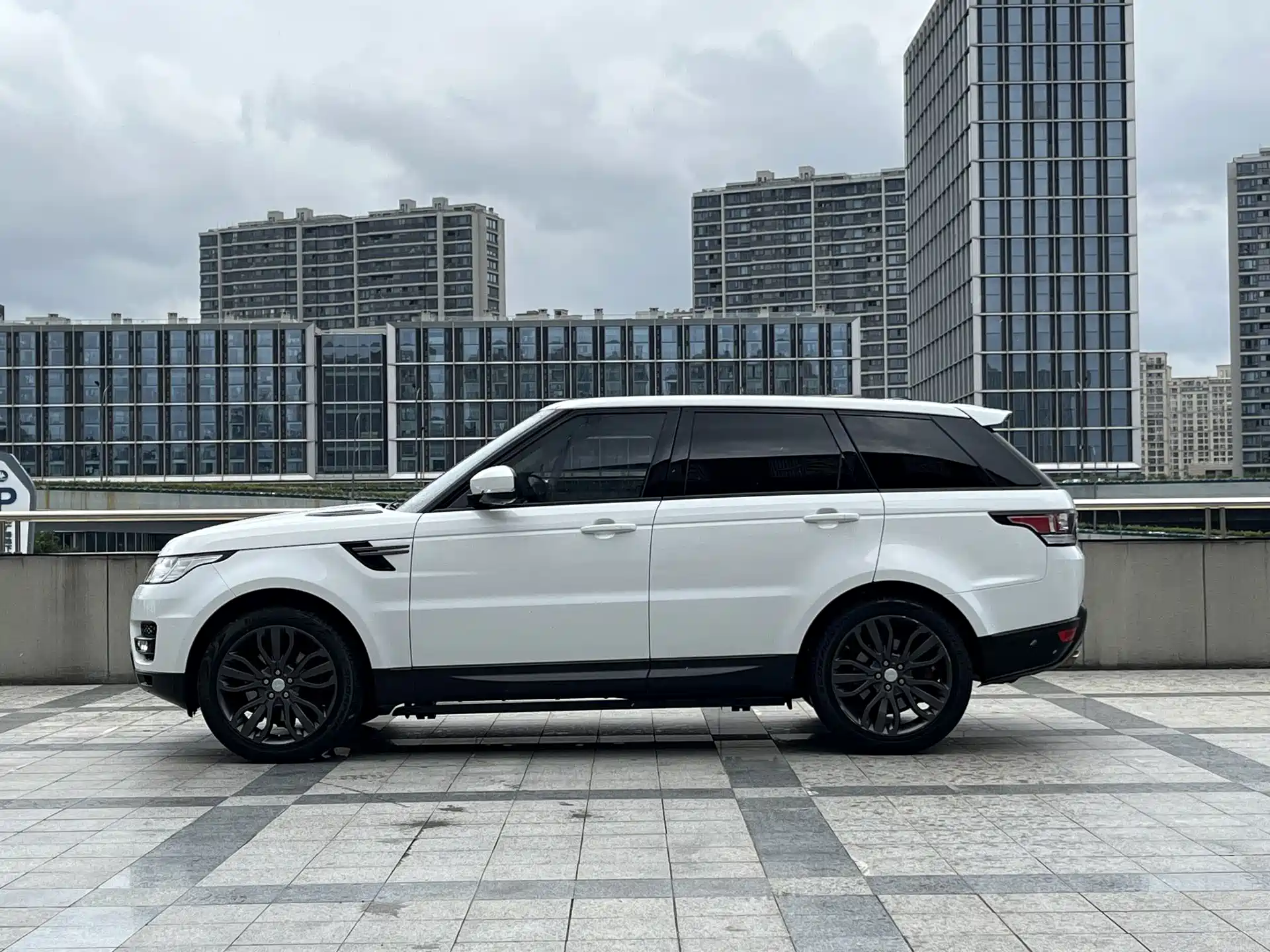 Фото 4 - Land Rover Range Rover Sport