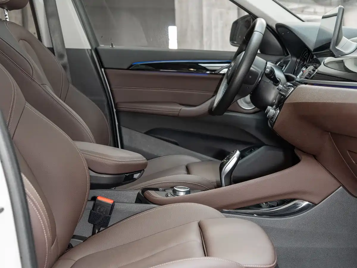 BMW X1 2022 sDrive20Li Premium фото 18