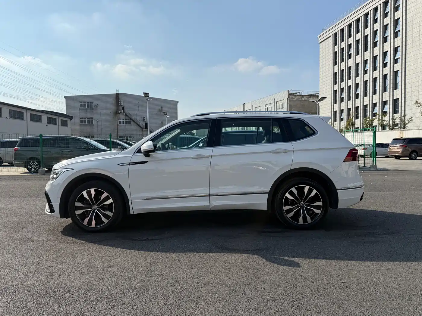 Volkswagen Tiguan L 2022 380TSI Automatic 4WD R-Line Flagship 7-Seater фото 21