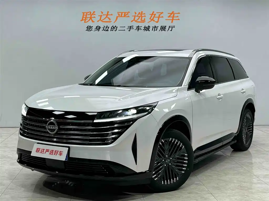 NISSAN EXPLORING THE LAND