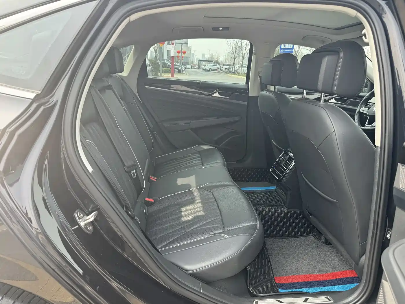 Volkswagen Passat 2022 330TSI Luxury Edition фото 7