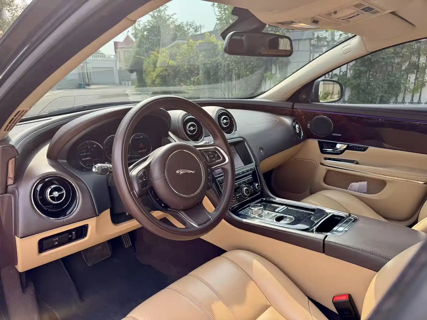 Photo 6 - Jaguar XJ
