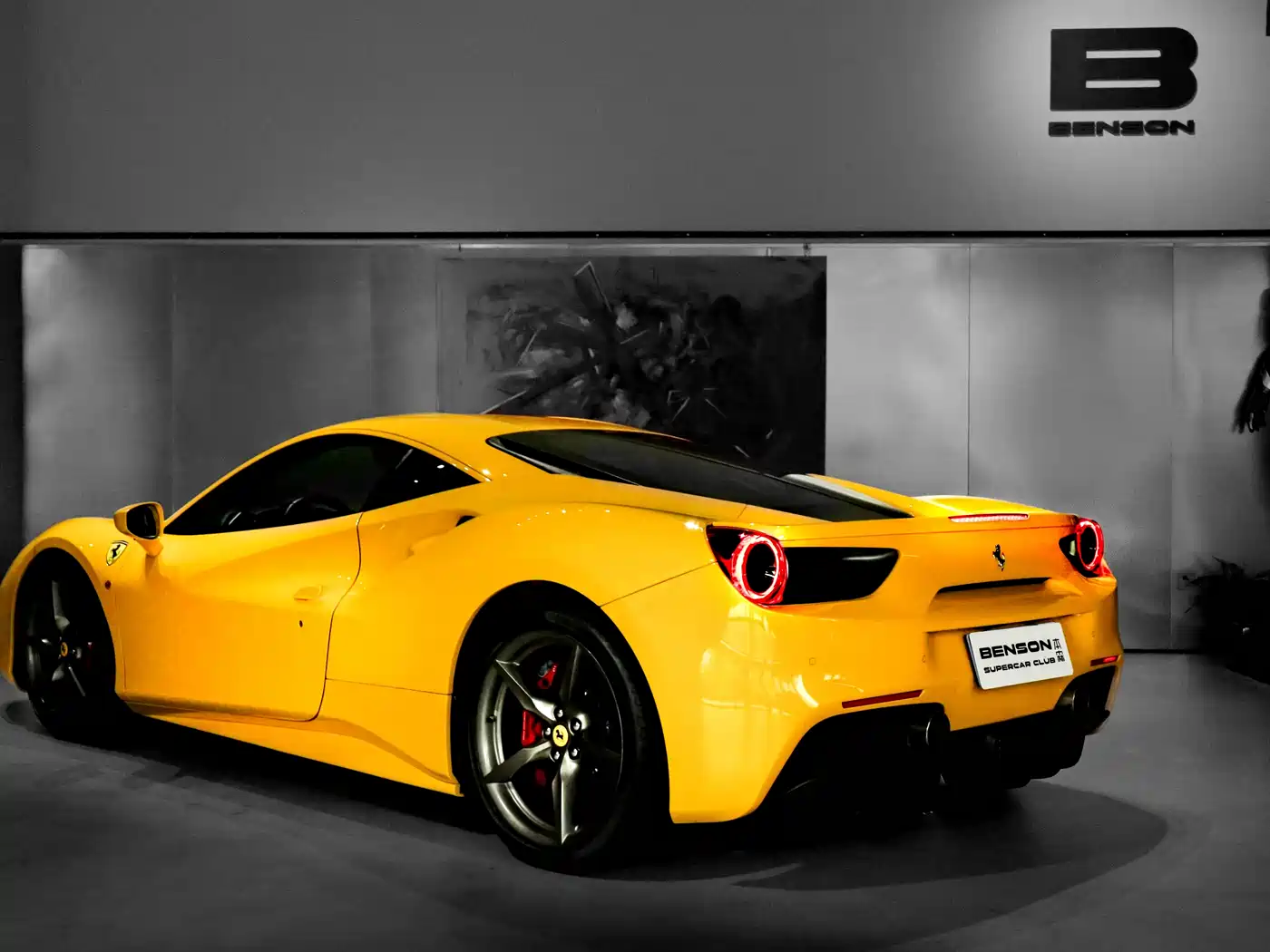 FERRARI 488