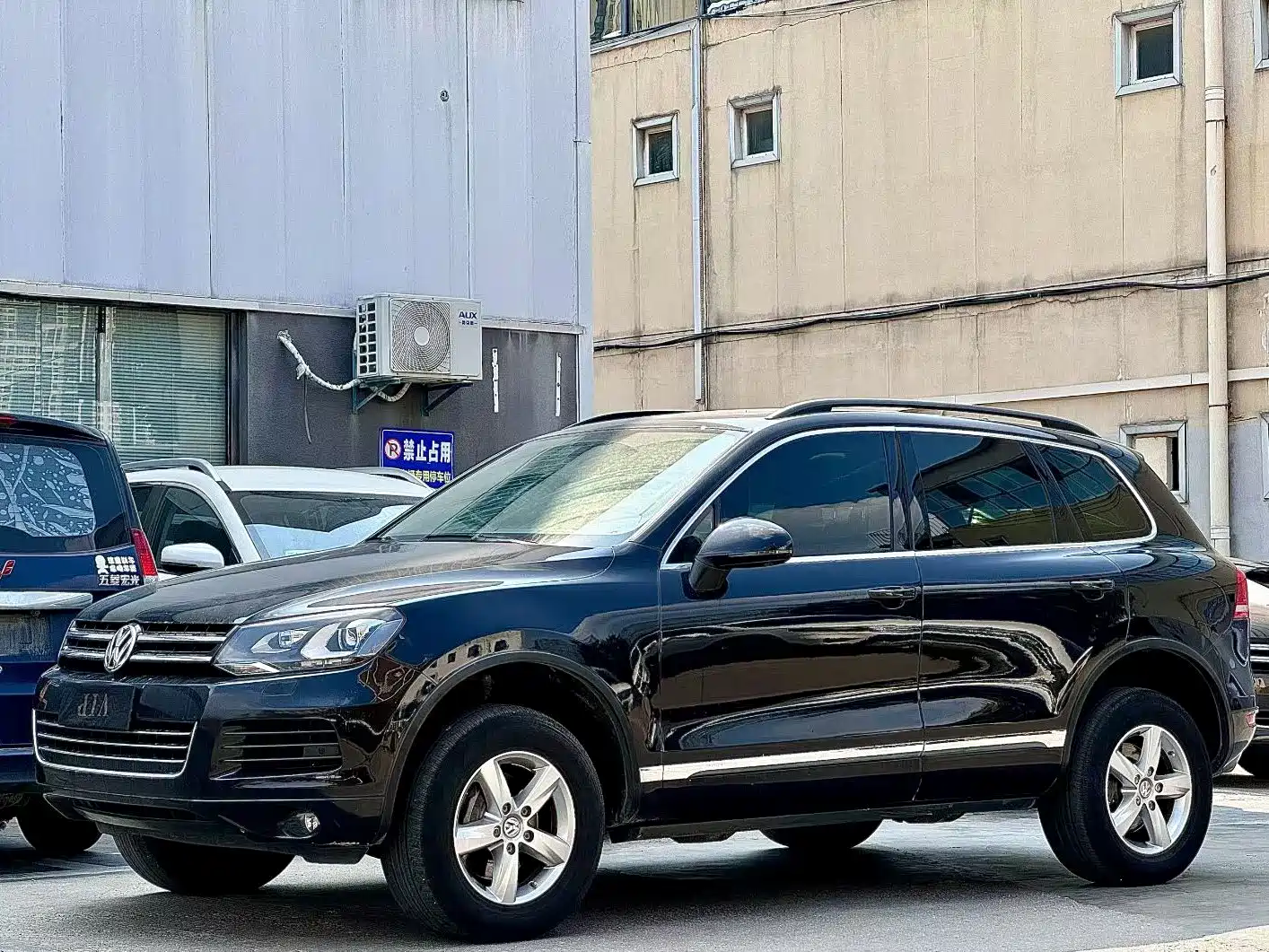 Фото 1 - Volkswagen Touareg
