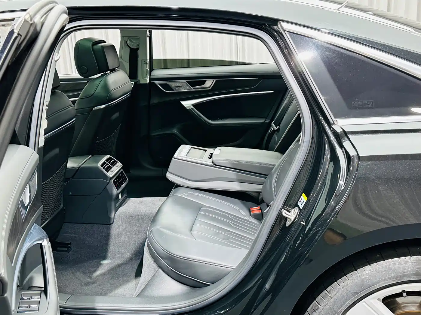 Фото 12 - Audi A6L