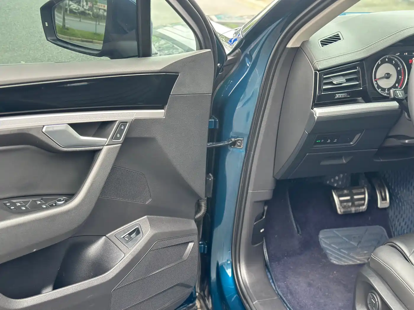 Volkswagen Touareg 2019 2.0TSI Pilot Edition China VI фото 15