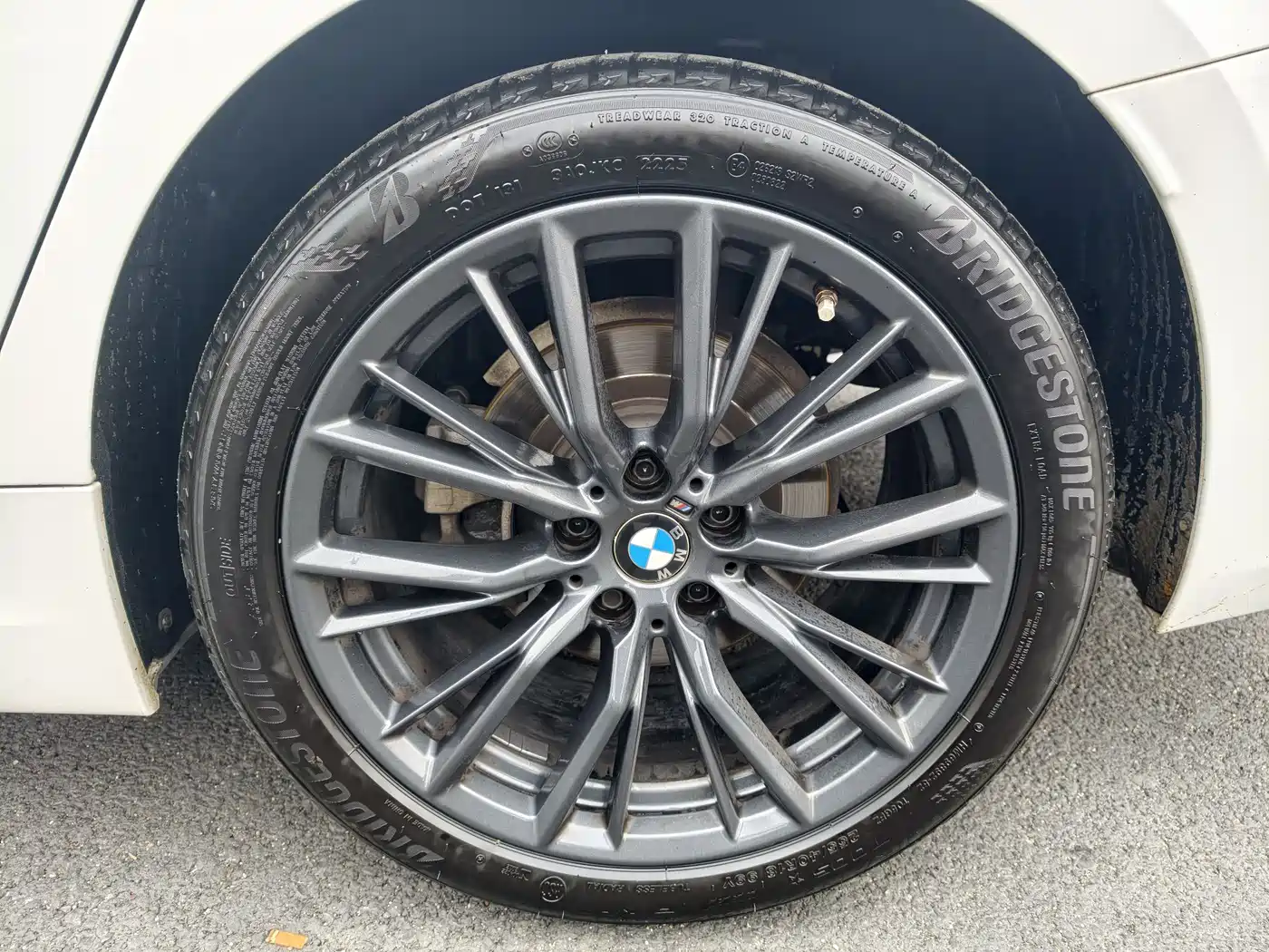 BMW 3 Series 2023 325Li M Sport Black Night Package фото 27