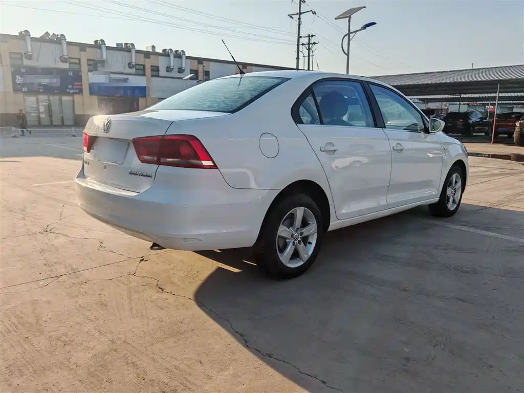 Volkswagen Santana 2013 1.4L Manual Comfort Edition фото 7