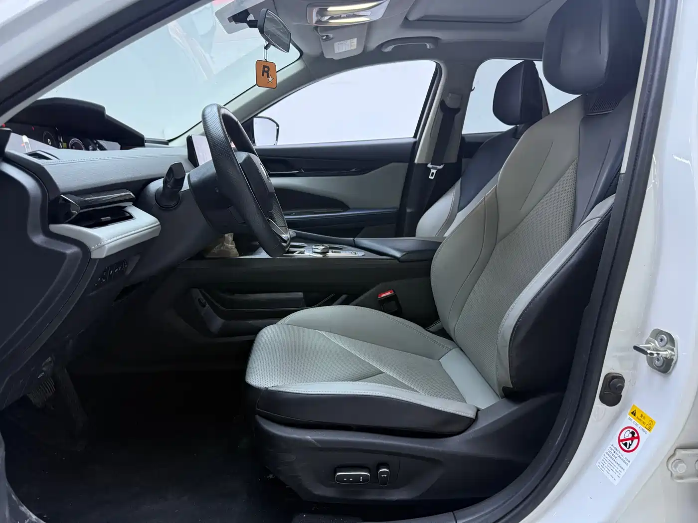 Changan UNI-V iDD 2023 2023 ZhiDian iDD 1.5T 113km Smart Fun Edition