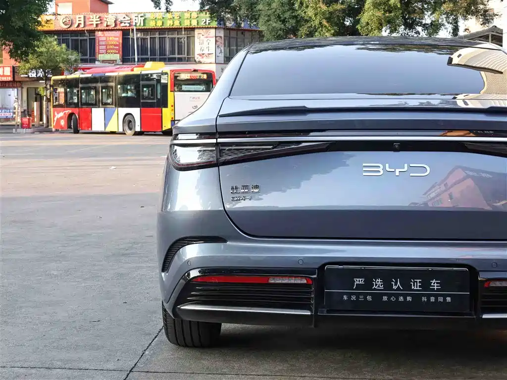 BYD Seal 2024 Glory Edition DM-i 1.5L 121km Luxury фото 23