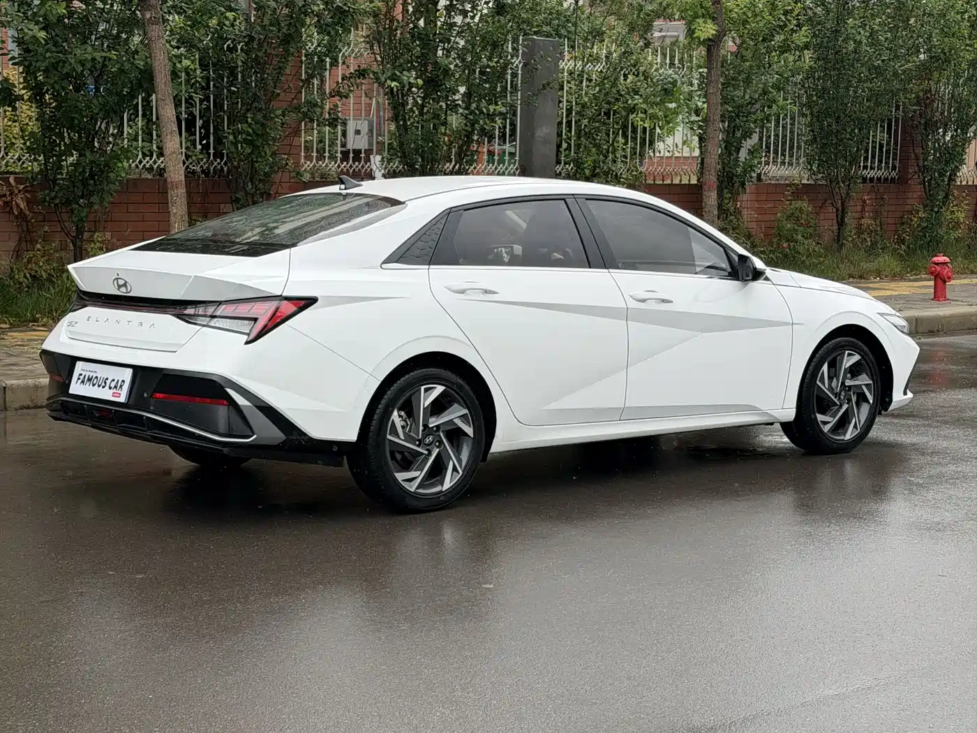 Hyundai Elantra 2023 Model 1.5L CVT LUX Premium Edition фото 4