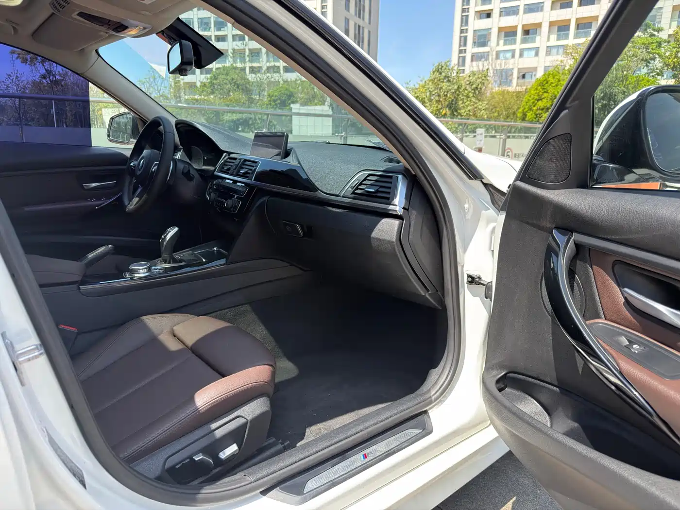 BMW 3 Series 2018 320Li Leading M Sport Package фото 24