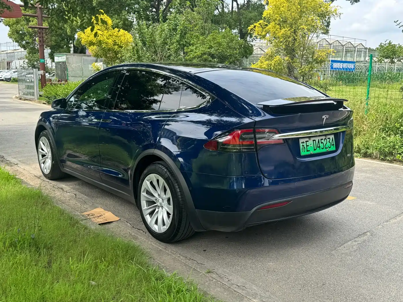 TESLA MODEL X