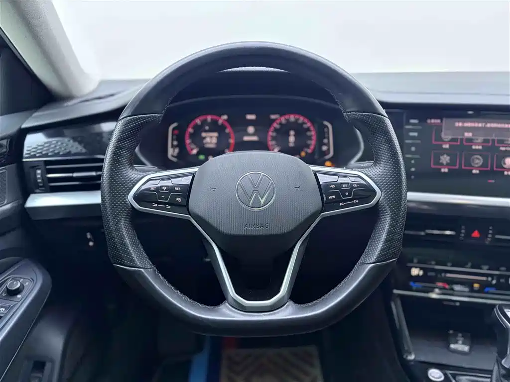 Volkswagen Passat 2022 330TSI Luxury Edition фото 15
