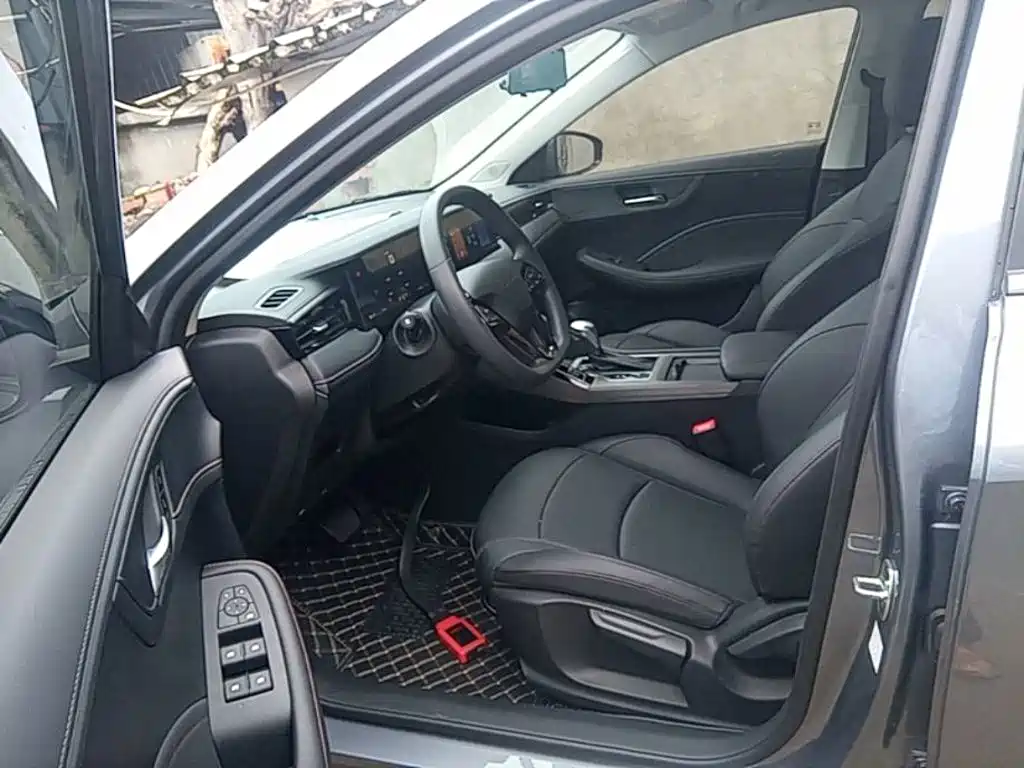 Roewe i5 2025 2023 1.5L CVT Luxury Edition