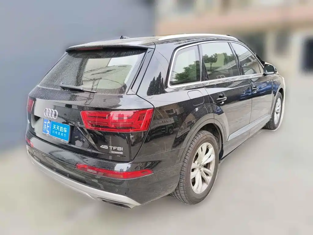 Photo 2 - Audi Q7