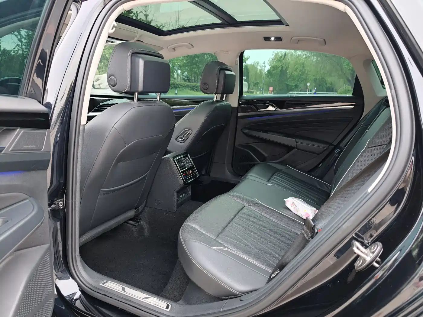 Volkswagen Passat 2022 380TSI Flagship Edition фото 10