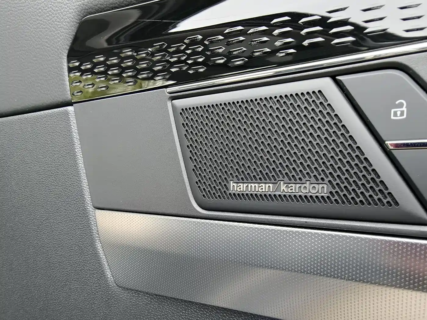 Volkswagen Passat 2022 380TSI Flagship Edition фото 23
