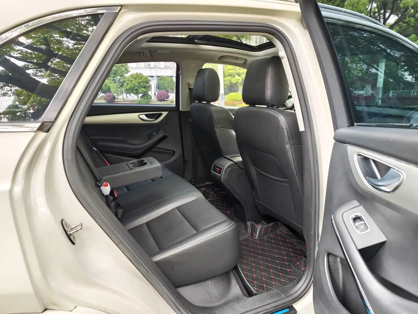 Zotye SR7 2016 2016 1.5T CVT Magic Cube Heart Edition China V