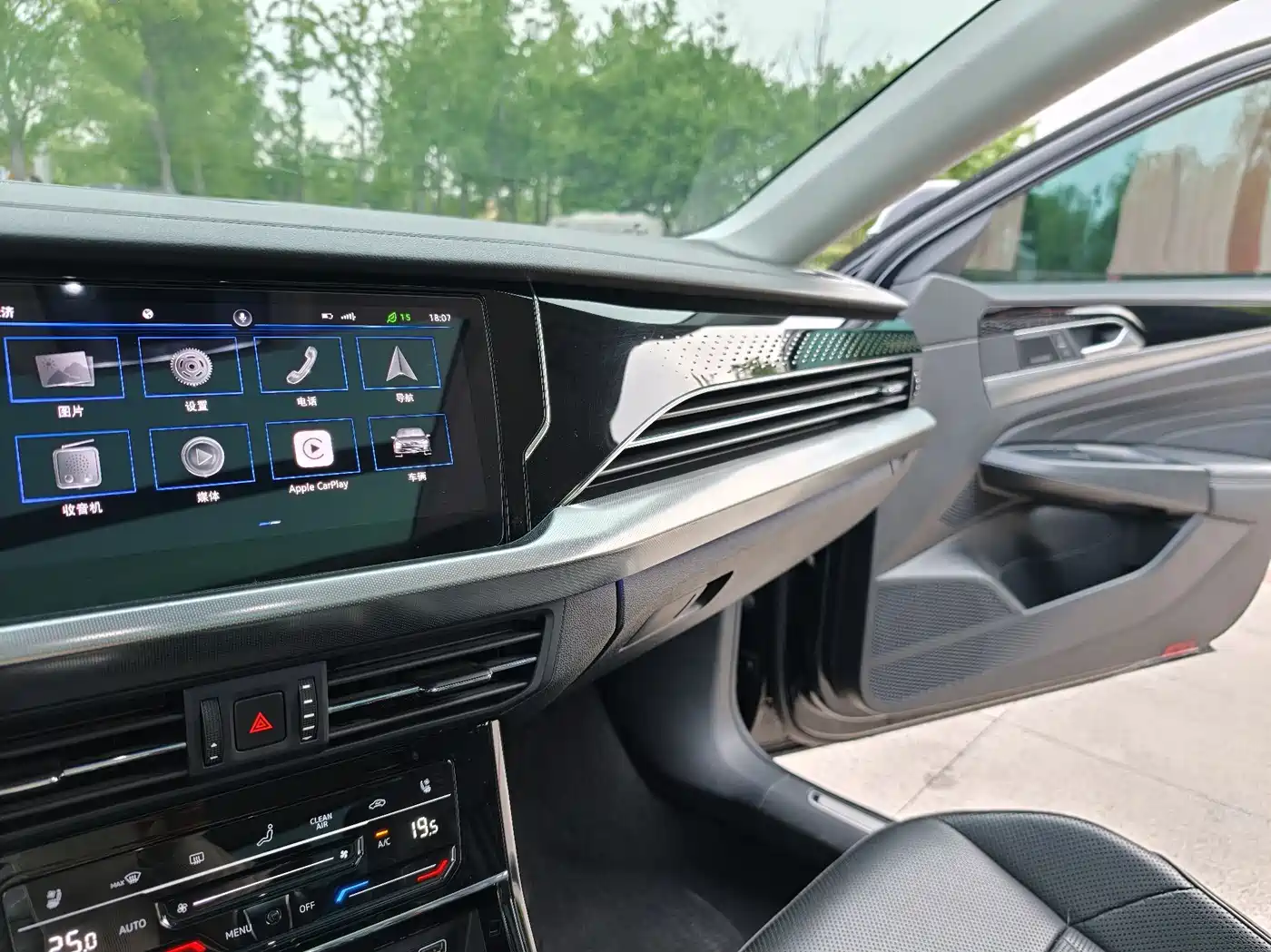 Volkswagen Passat 2022 380TSI Flagship Edition фото 17