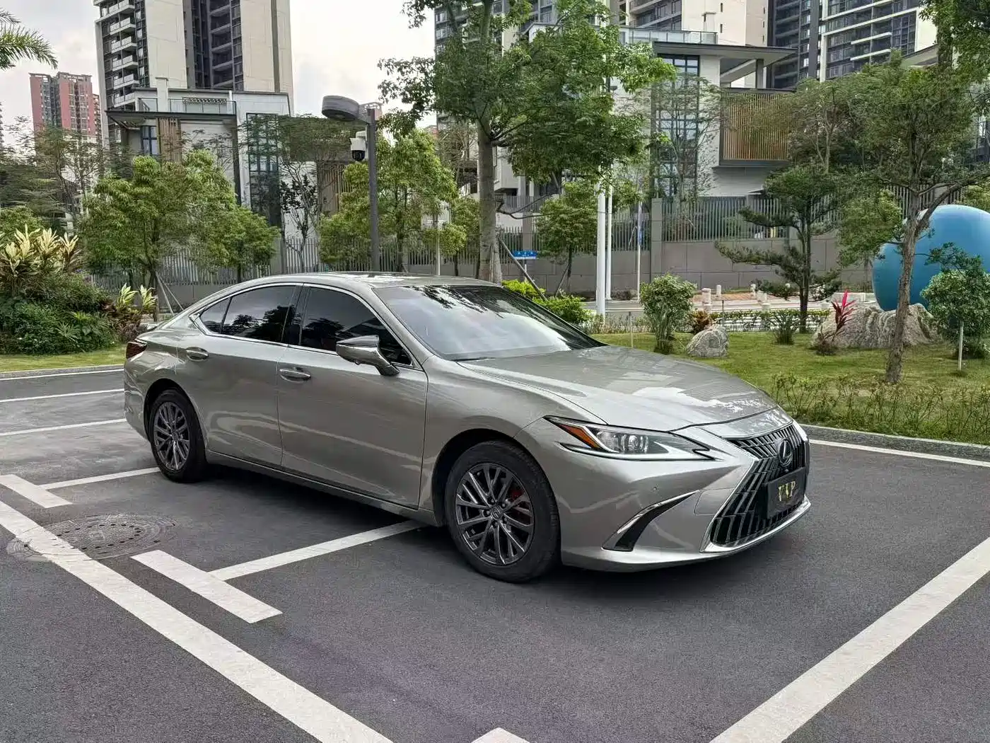 Lexus ES 2022 300h Excellence Edition фото 2