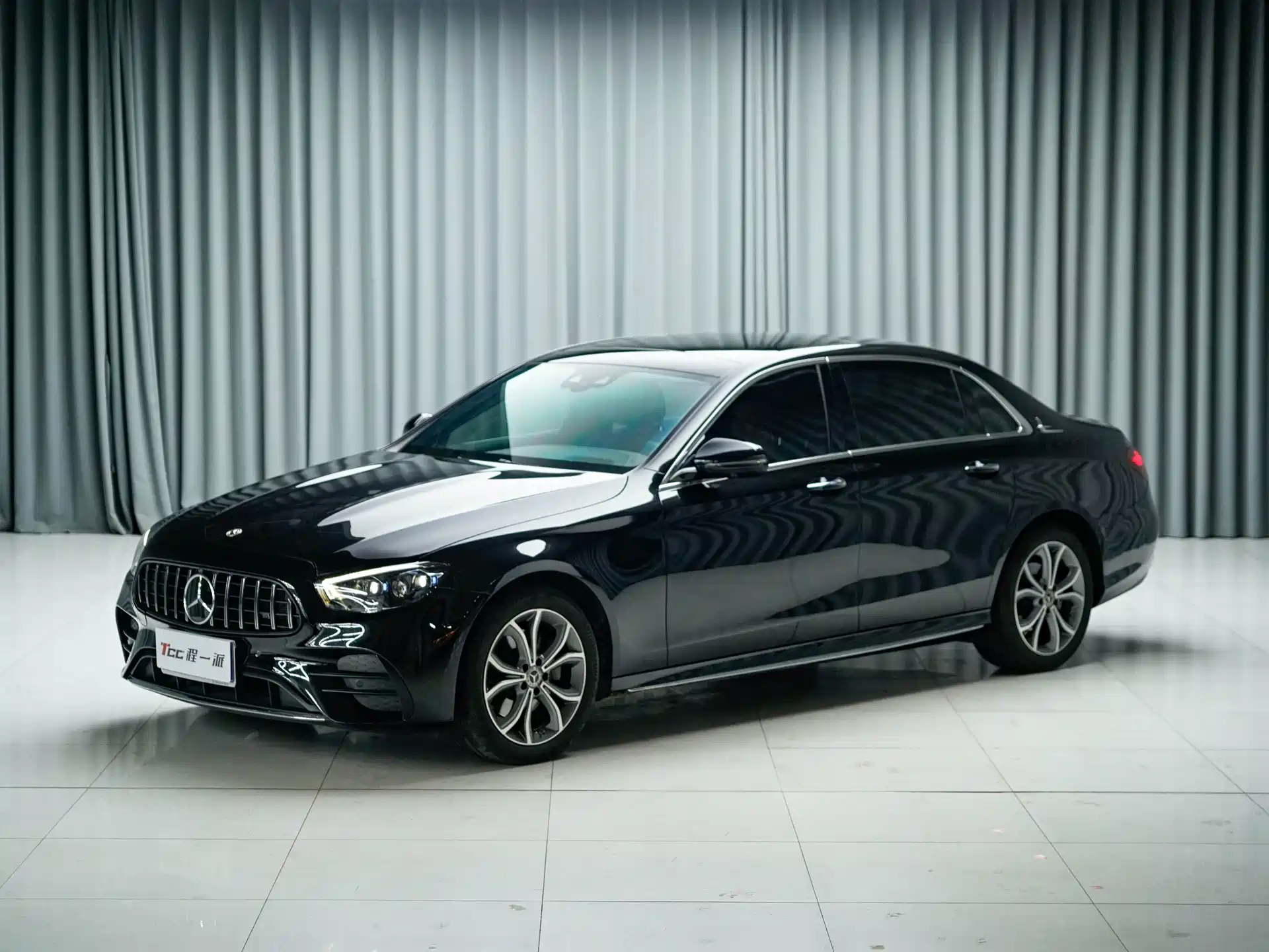 Фото 1 - Mercedes-Benz E-Class