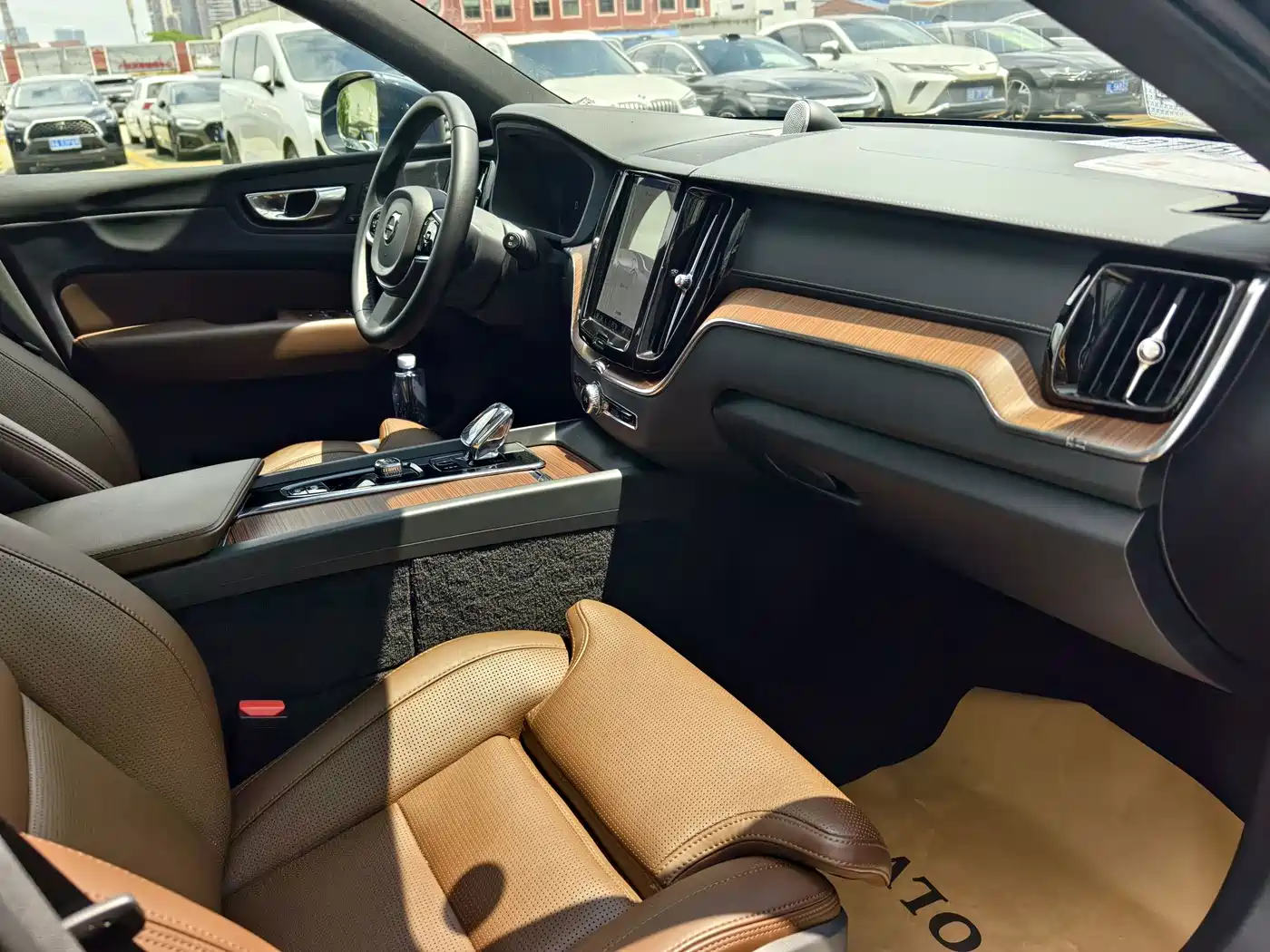Volvo XC60 Plug-in Hybrid 2024 2025 Plug-in Hybrid Long Range AWD Zhiya Luxury Edition