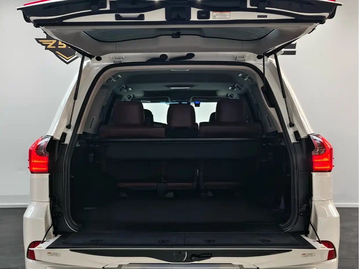 Lexus LX 2017 570 Dynamic Luxury фото 16