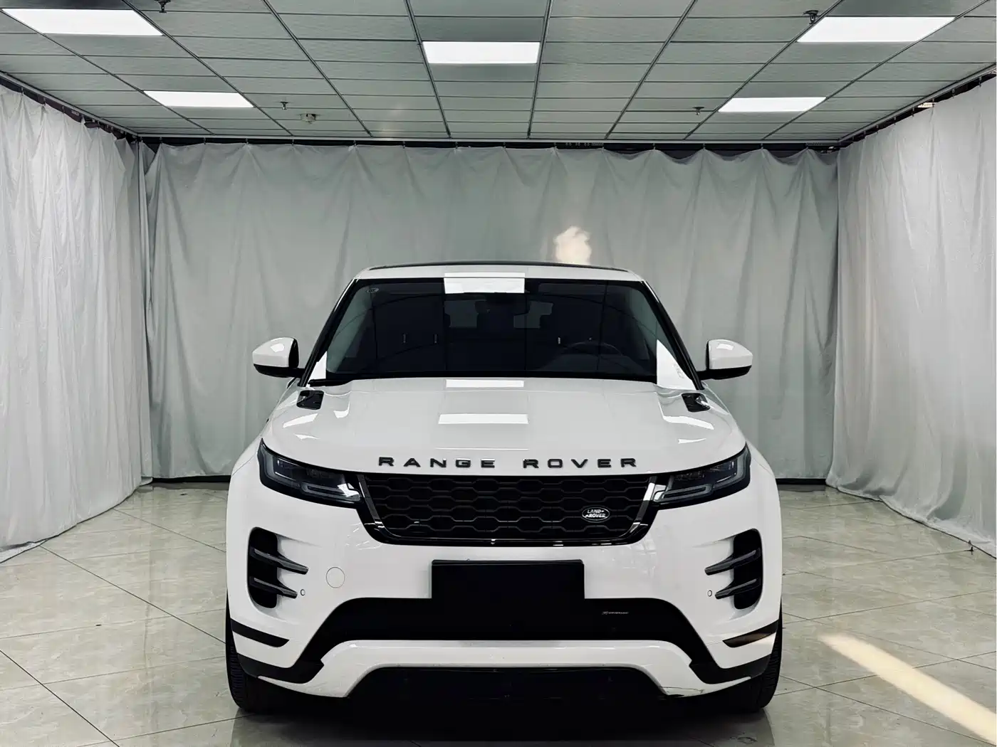 Land Rover Range Rover Evoque 2024 Range Rover Evoque L 200PS Glowing Elegance Edition фото 2