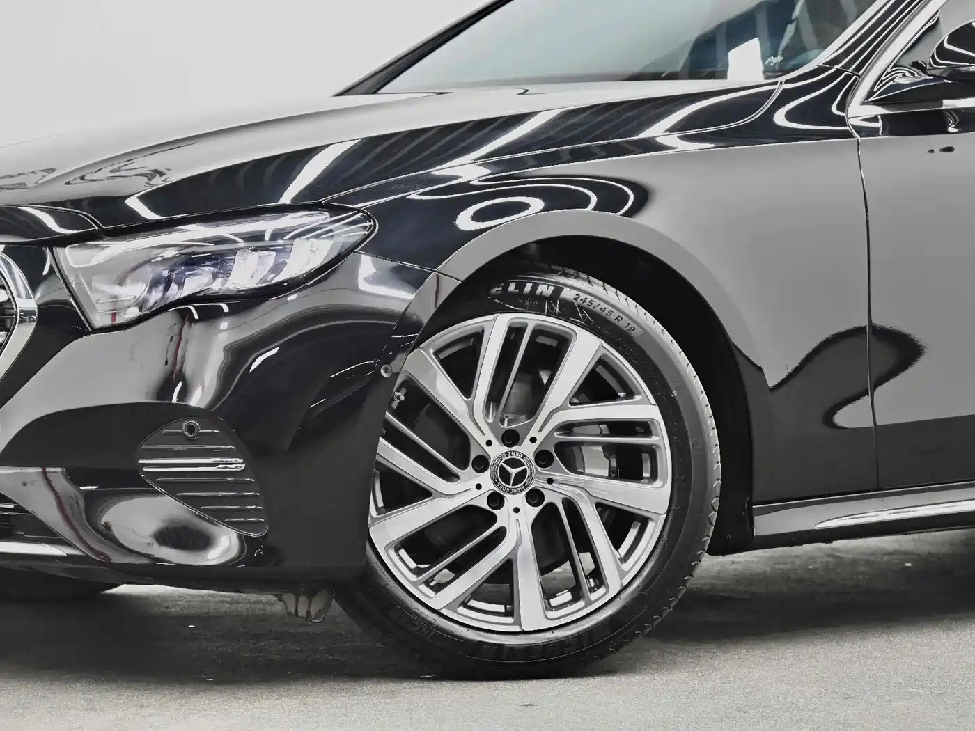 Mercedes-Benz E-Class 2025 E 300 L Fashion фото 12