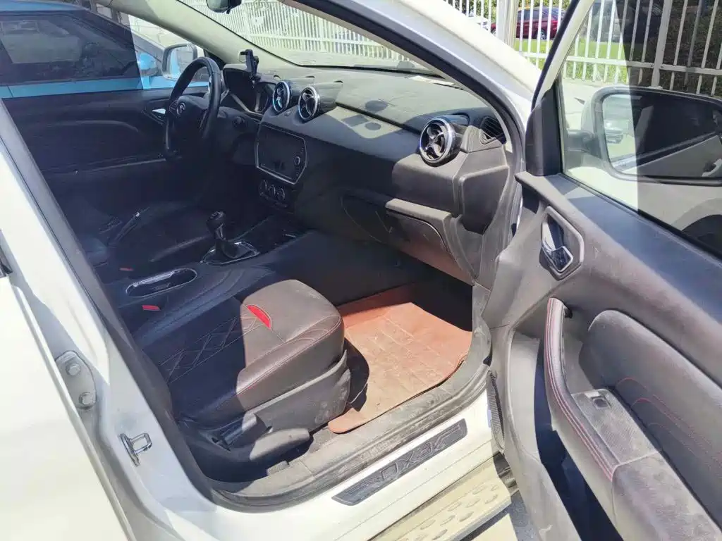 Soueast DX3 2018 2018 1.5L Manual Premium