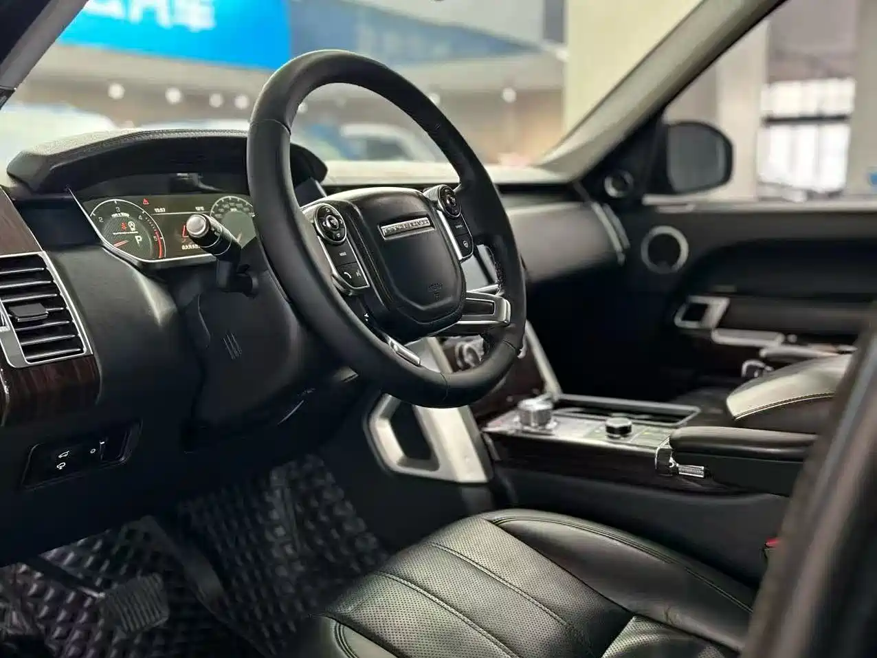 Land Rover Range Rover 2015 3.0 TDV6 Vogue фото 6
